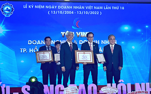 Ông Đinh Hồng Kỳ vinh dự nhận danh hiệu "Doanh nhân TP Hồ Chí Minh tiêu biểu" năm 2022